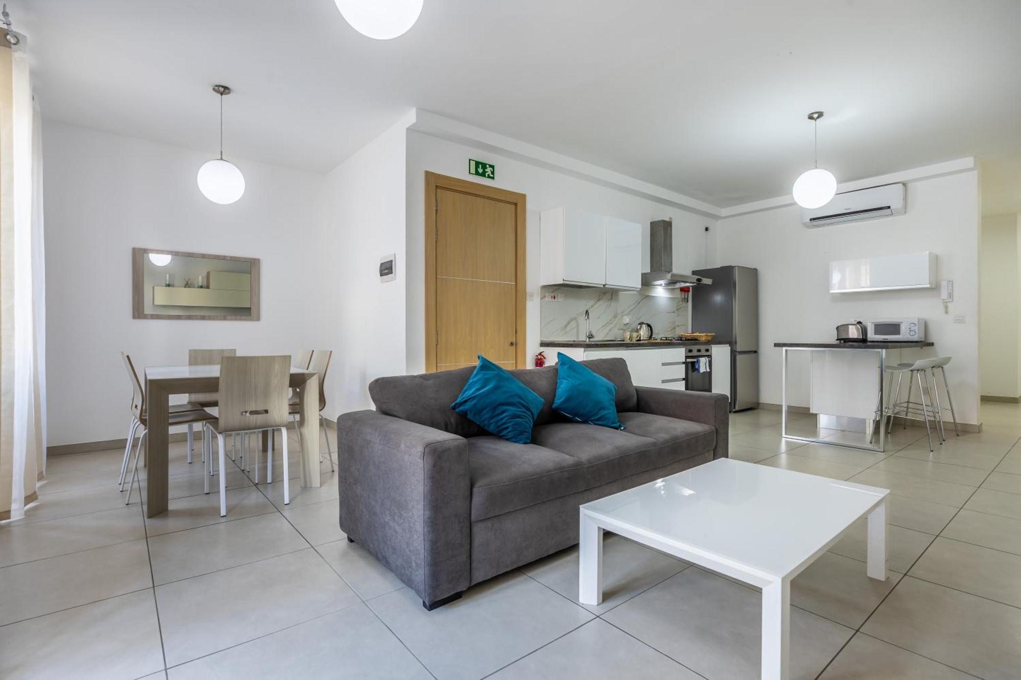 Superb 3Br Apt Close To Seafront Gzira Room photo