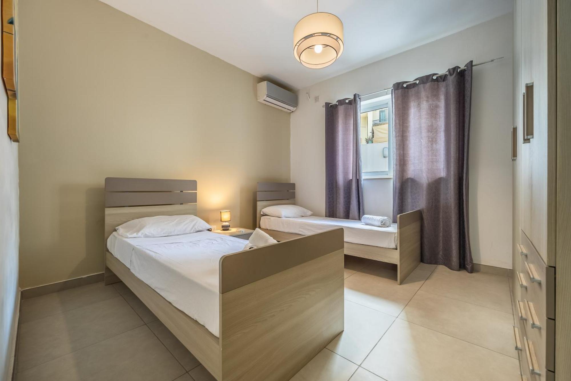 Superb 3Br Apt Close To Seafront Gzira Room photo