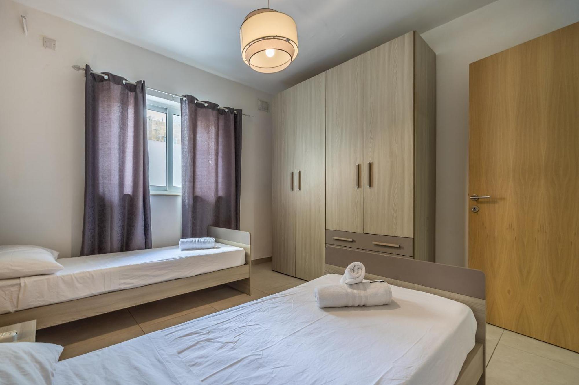 Superb 3Br Apt Close To Seafront Gzira Room photo